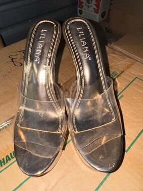 Liliana Clear Vinyl Slide Sandals in Transparent/Black Insole